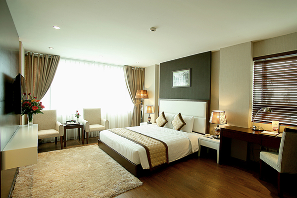 SKYLARK HOTEL